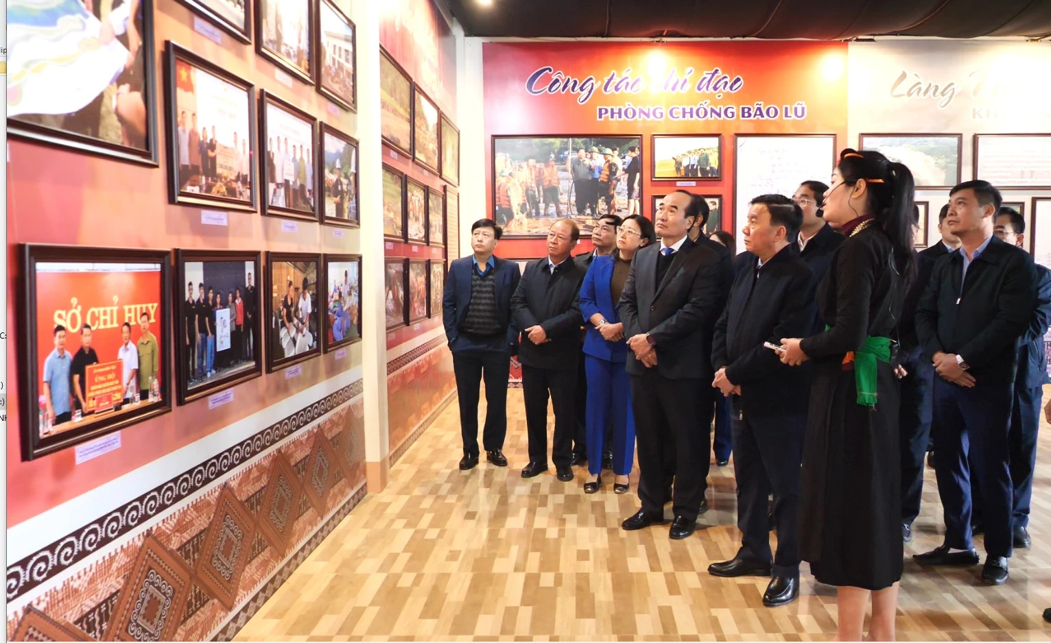 tham-quan-tai-khu-trung-bay-anh-hien-vat1.png