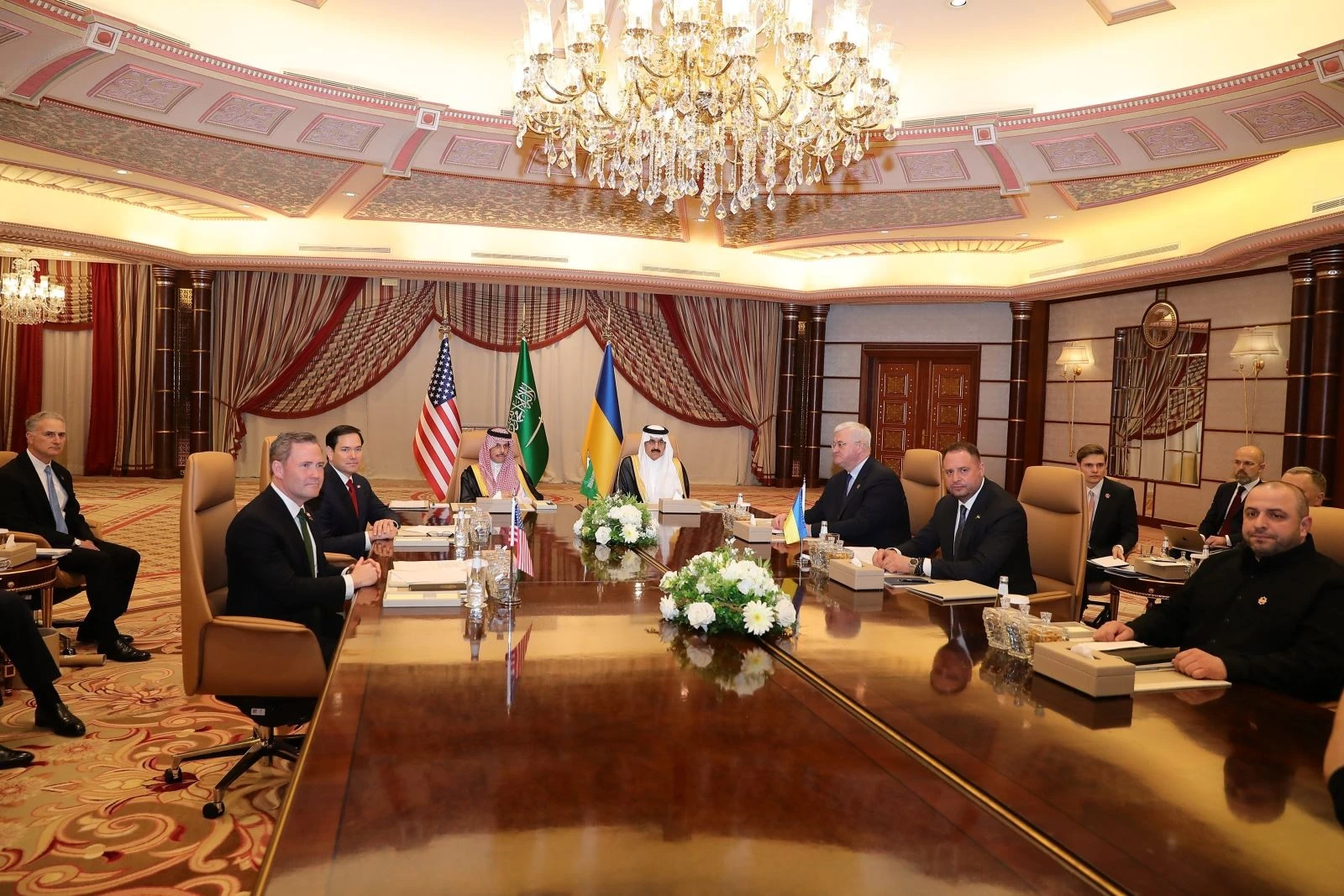 Phái đoàn Mỹ và Ukraine trong cuộc đàm phán tại Jeddah, Saudi Arabia, ngày 11/3/2025. Ảnh: THX/TTXVN