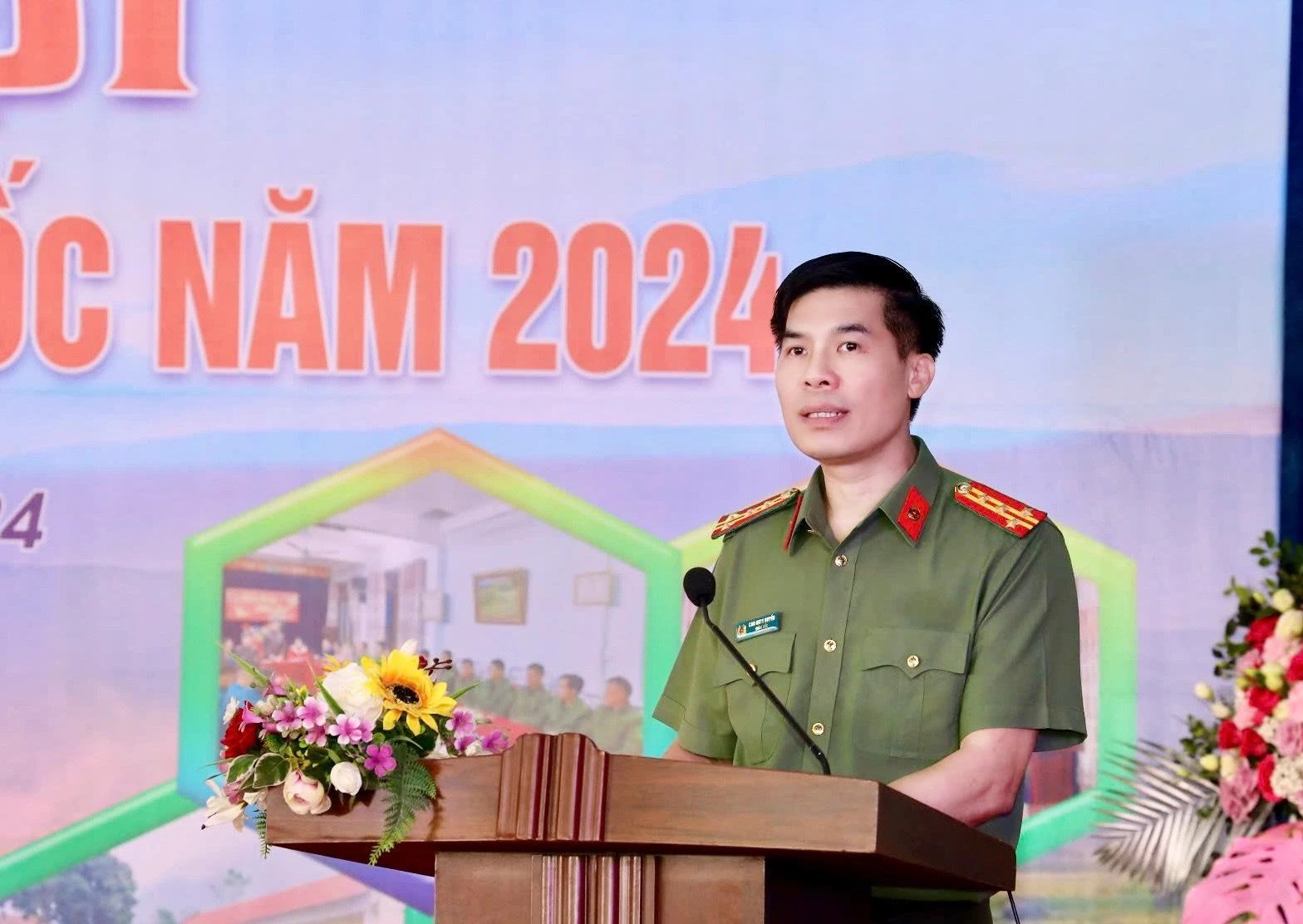 Đại tá Cao Minh Huyền, Giám đốc Công an tỉnh phát biểu tại ngày hội.