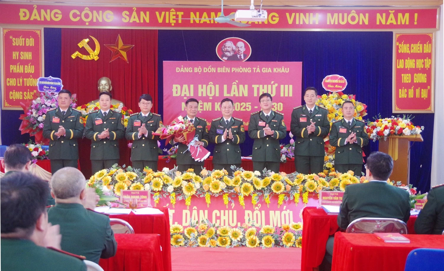 t-ng-hoa.jpg