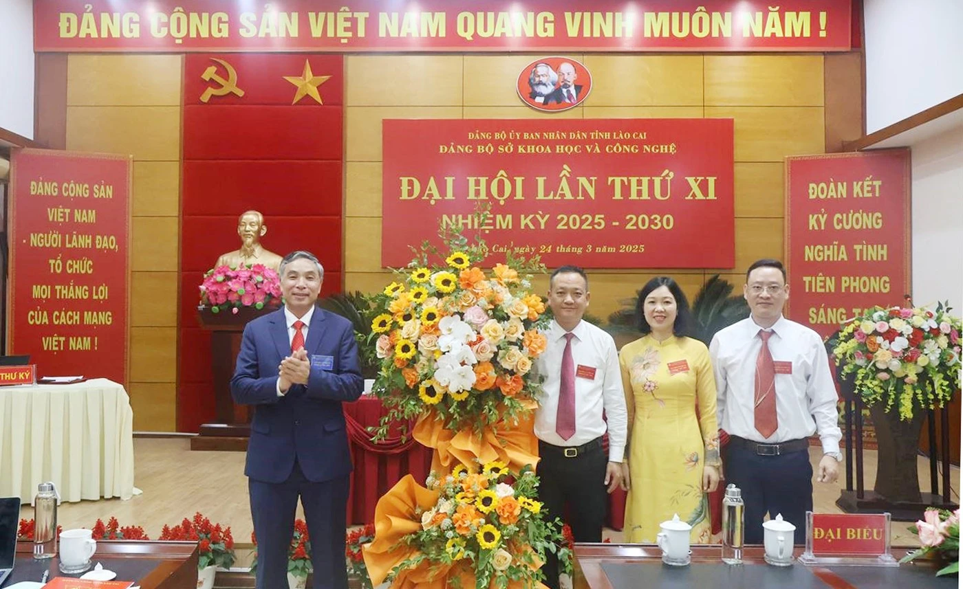 t-ng-hoa-chuc-m-ng.jpg
