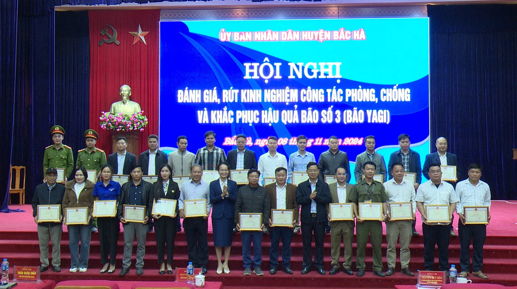 khen-thuong-cac-tap-the.jpg