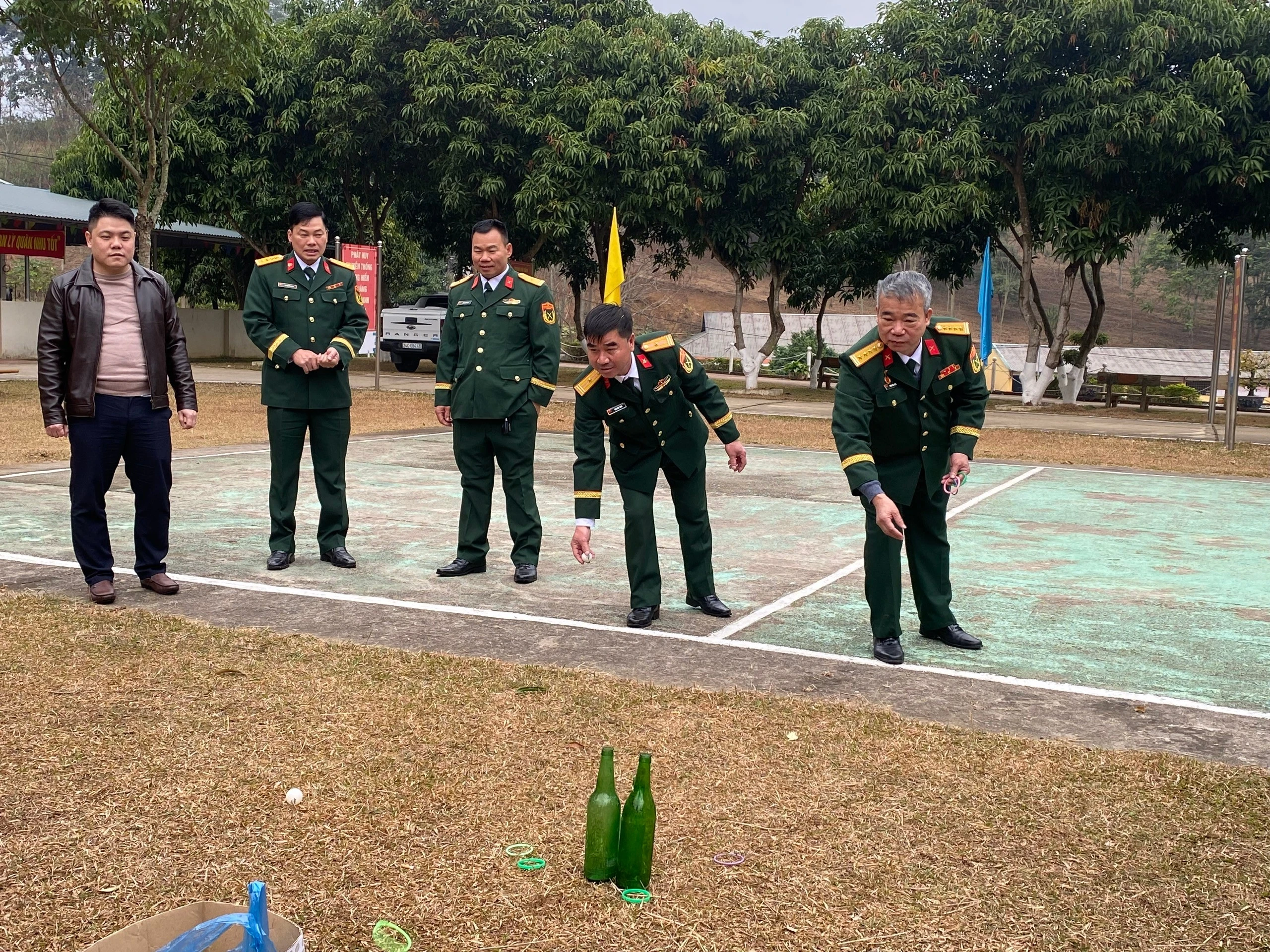 cac-tro-choi-dan-gian-soi-noi-hap-dan-thu-hut-can-bo-quan-nhan-chuyen-nghiep-cua-doan-tham-gia.jpg