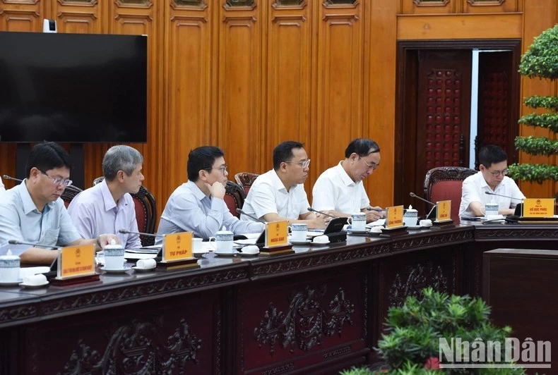 Đại diện lãnh đạo các bộ, ngành tham dự cuộc họp của Thường trực Chính phủ về bảo đảm cung ứng điện (Ảnh: Trần Hải).