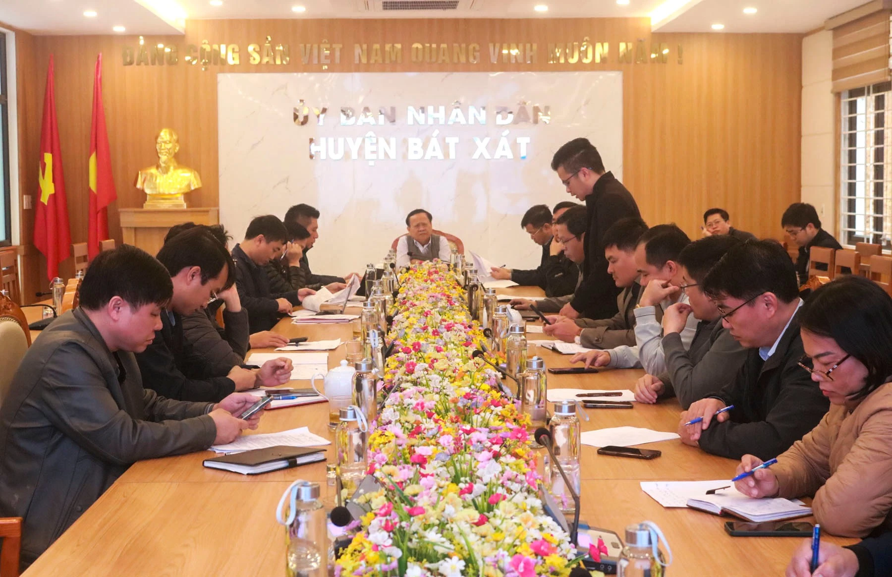 quang-canh-buoi-lam-viec.jpg