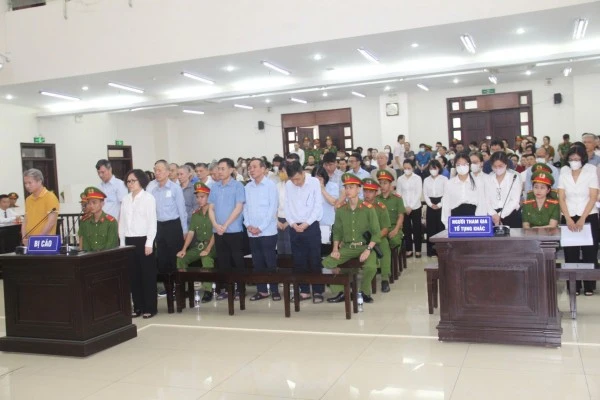 Các bị cáo tại phiên tòa.