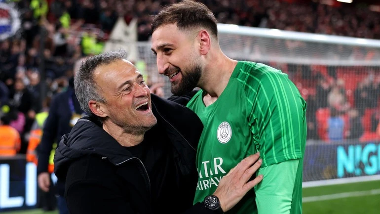 Huấn luyện viên Luis Enrique và thủ môn Gianluigi Donnarumma của PSG. (Ảnh: UEFA)