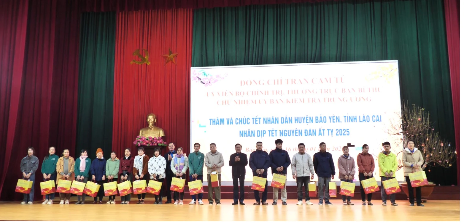 dong-chi-tran-cam-tu-uy-vien-bo-chinh-tri-thuong-truc-ban-bi-thu-chu-nhiem-ubkt-tw-trao-qua-cho-cong-nhan-vien-chuc-nld-co-hoan-canh-kho-khan-nha-may-mdf-cong-ty-thuy-dien-phuc-long.png