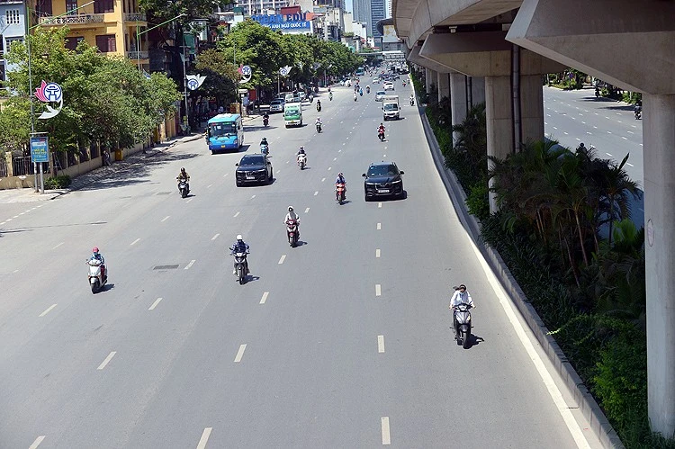 Nắng nóng gay gắt trên diện rộng.