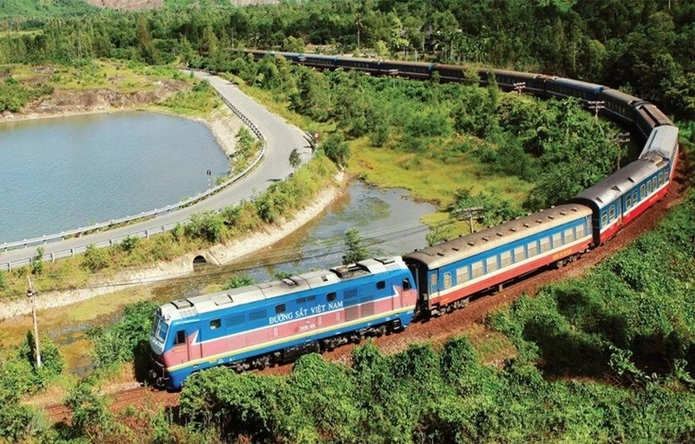 Đẩy nhanh tiến độ triển khai dự án tuyến đường sắt Lào Cai - Hà Nội - Hải Phòng.