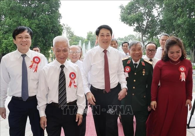 Chủ tịch nước Lương Cường với các nhà báo tiêu biểu toàn quốc.