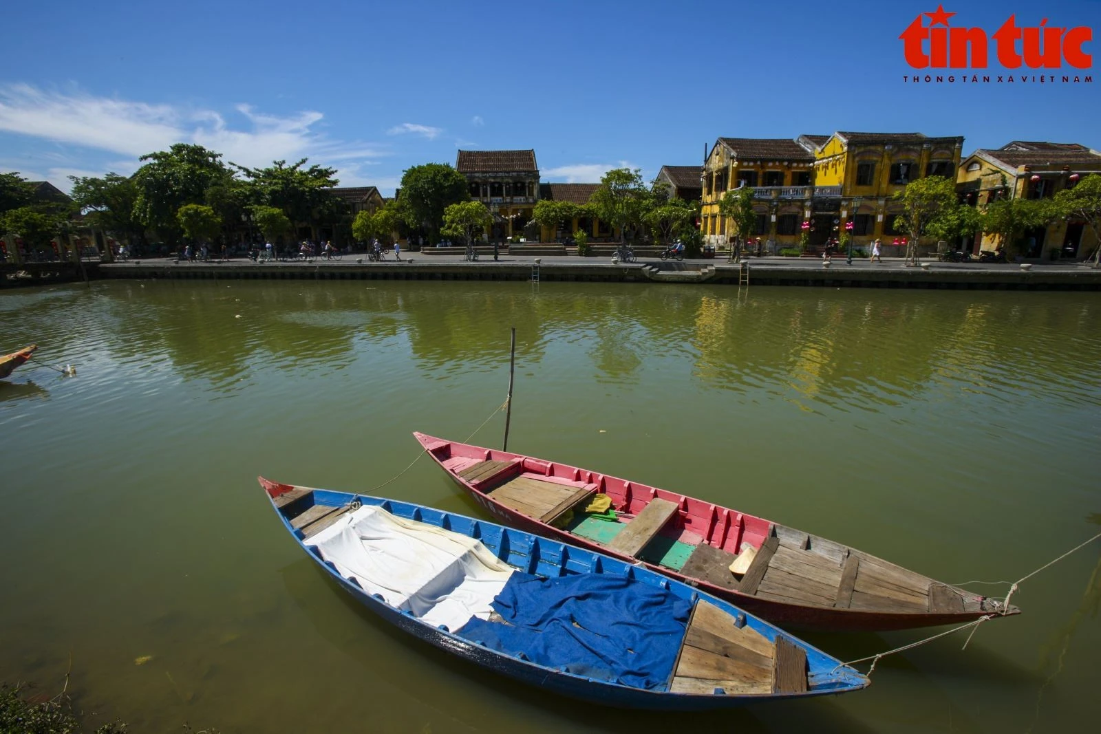 Trên sông Hoài.