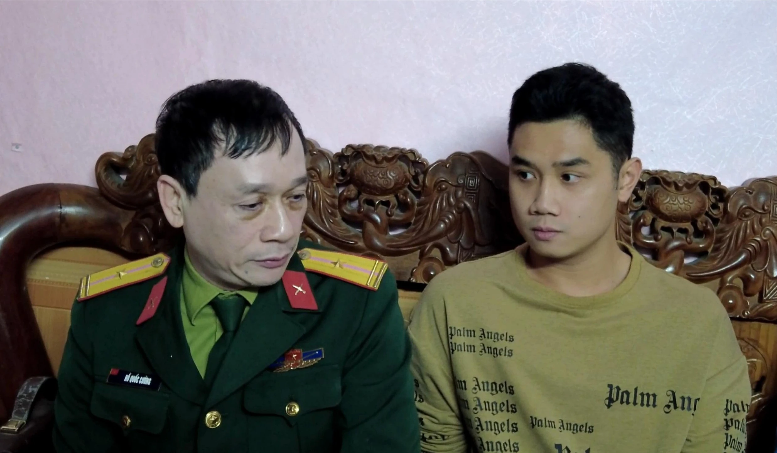 thanh-nien-nguyen-tho-hau-tdp-so-3-thi-tran-pho-lu-duoc-cac-to-chuc-den-tham-dong-vien-truoc-ngay-len-duong-nhap-ngu-384.jpg