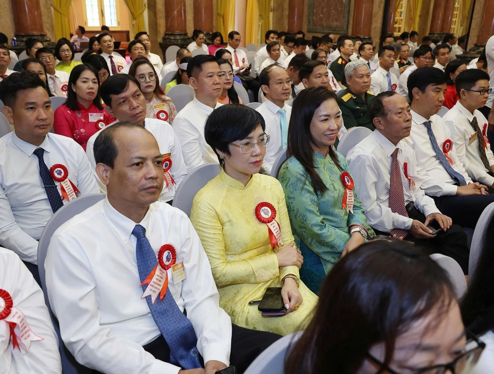 Các nhà báo tiêu biểu toàn quốc tại buổi gặp mặt.