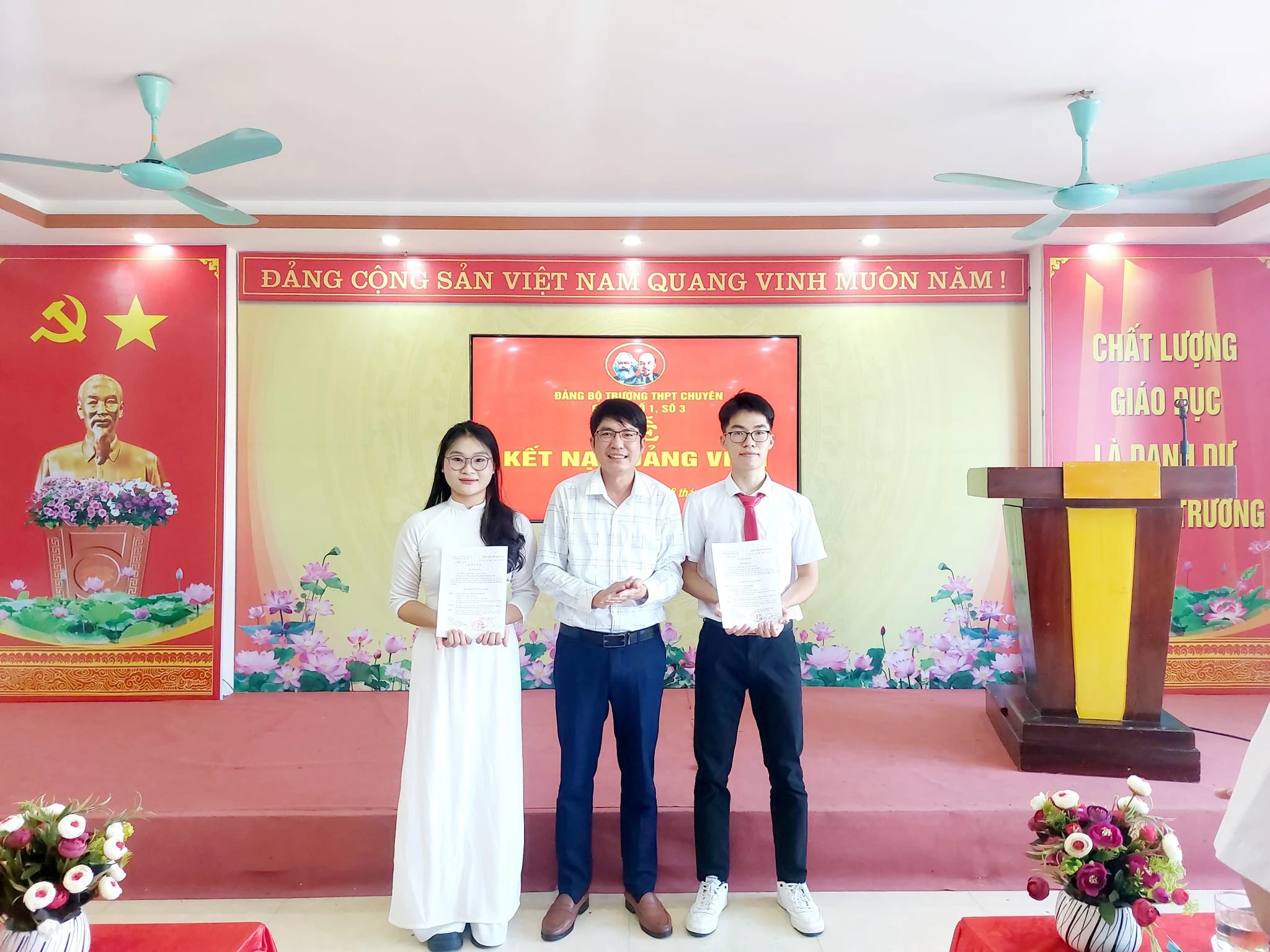 học sinh.jpg