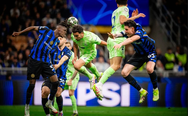 Trận đấu ở Giuseppe Meazza nóng lên từ những phút đầu