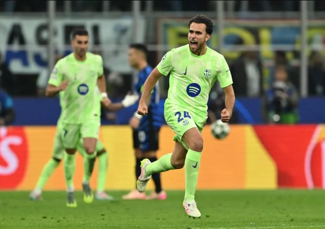 Eric Garcia mở đầu cuộc lội ngược dòng của Barcelona