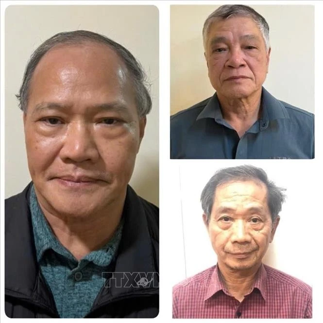 Bị can Hoàng Văn Thắng, nguyên Thứ trưởng Bộ Nông nghiệp và Phát triển nông thôn (trái) cùng 2 bị can Trần Tố Nghị và Trần Văn Lăng (áo đỏ).