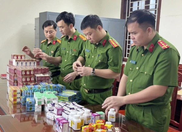 Công an tỉnh Thanh Hoá triệt phá đường dây sản xuất, tiêu thụ thuốc giả lớn.