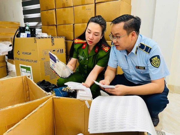 Công an TP Hà Nội thu giữ trên 100 tấn thuốc tân dược và thực phẩm chức năng giả.