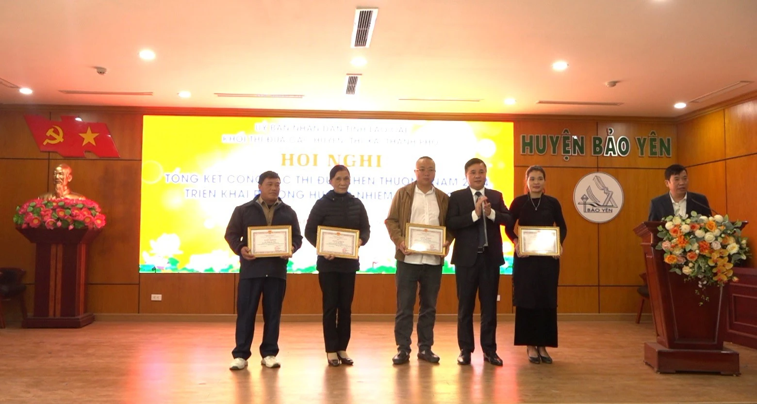 khen-thuong-cho-cac-ca-nhan.jpg