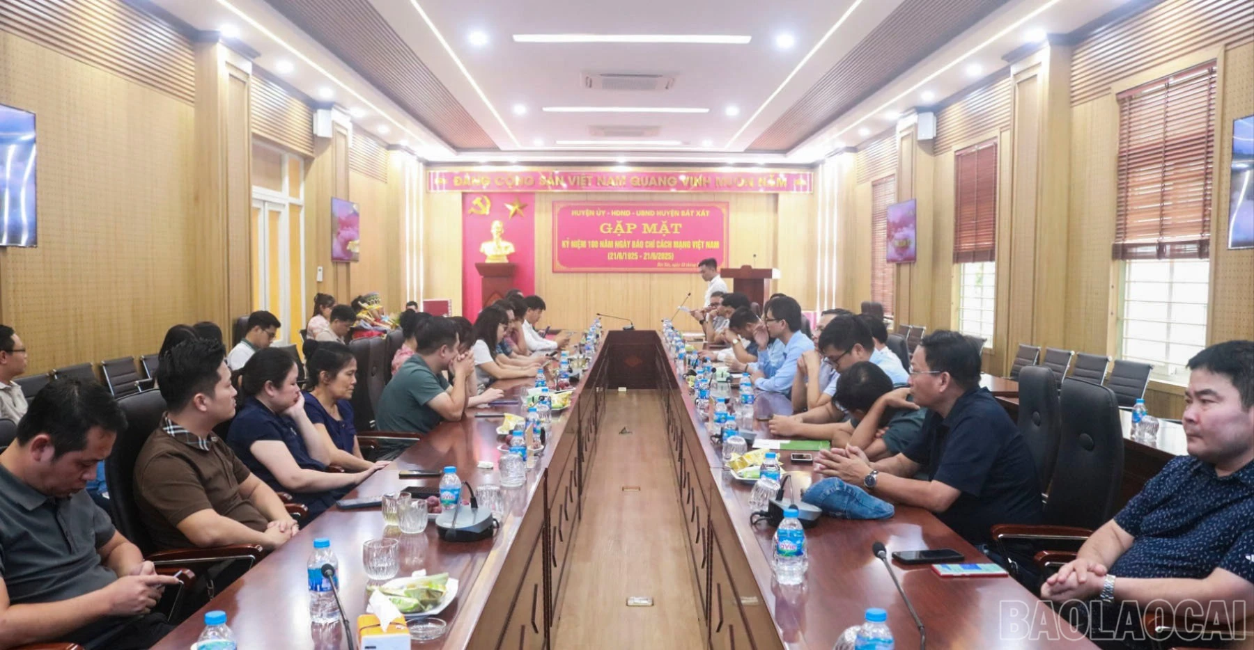 baolaocai-br_quang-canh-buoi-gap-mat-3500.jpg