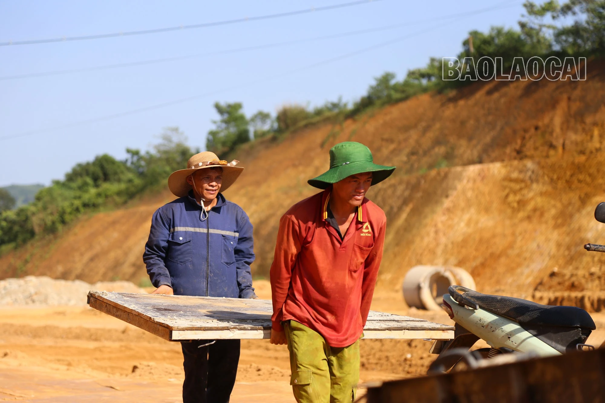 Lào Cai tăng tốc thi công, bảo đảm an toàn công trình giao thông trước mùa mưa bão ảnh 4