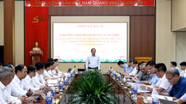 Phó Bí thư Thường trực Tỉnh ủy Hoàng Giang và Đoàn công tác của tỉnh làm việc tại xã Bảo Hà