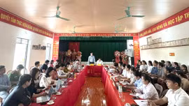 Thường trực Đảng ủy xã Yên Bình làm việc với một số thôn trên địa bàn