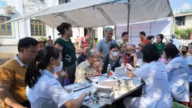 Trên 500 người dân xã Võ Lao được khám, chữa bệnh nhân đạo