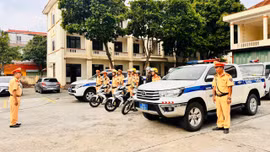 Lào Cai: Ra quân tổng kiểm soát phương tiện kinh doanh vận tải