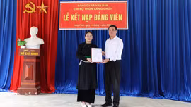 Đảng bộ xã Văn Bàn kết nạp đảng viên thứ 2.000