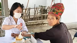 Khám sàng lọc phát hiện lao, lao tiềm ẩn cho người dân khu vực Bát Xát