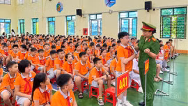 Hơn 1.300 cán bộ, giáo viên và học sinh Trường Tiểu học Lê Văn Tám được trang bị kỹ năng PCCC và CNCH