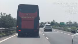 Xe khách chạy chậm ở làn trái cao tốc Nội Bài - Lào Cai bị xử phạt
