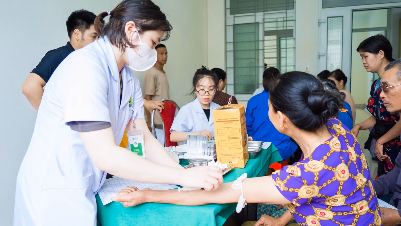 Khám sức khỏe định kỳ để phát hiện sớm các yếu tố nguy cơ và bệnh lý, nâng cao nhận thức của người dân về chăm sóc sức khỏe chủ động, đồng thời tạo dữ liệu ban đầu cho việc lập hồ sơ sức khỏe điện tử theo vòng đời