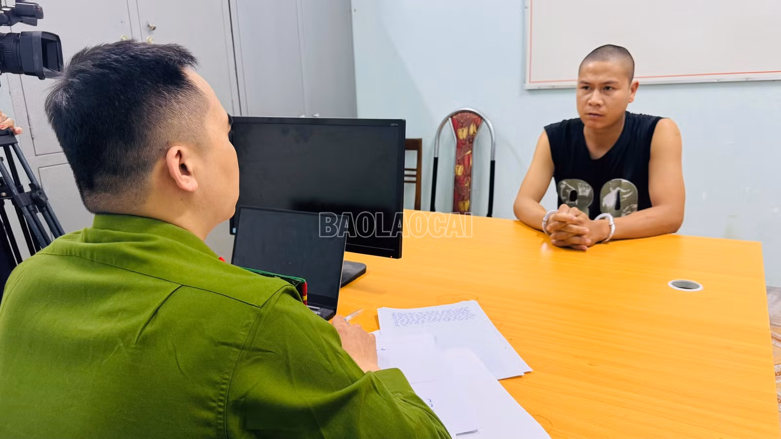 baolaocai-c_anh-3-co-quan-cong-an-lam-viec-cung-cac-doi-tuong-3.jpg