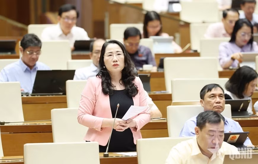 Đại biểu Nguyễn Thị Thủy (đoàn Bắc Kạn) nêu ý kiến thảo luận.
