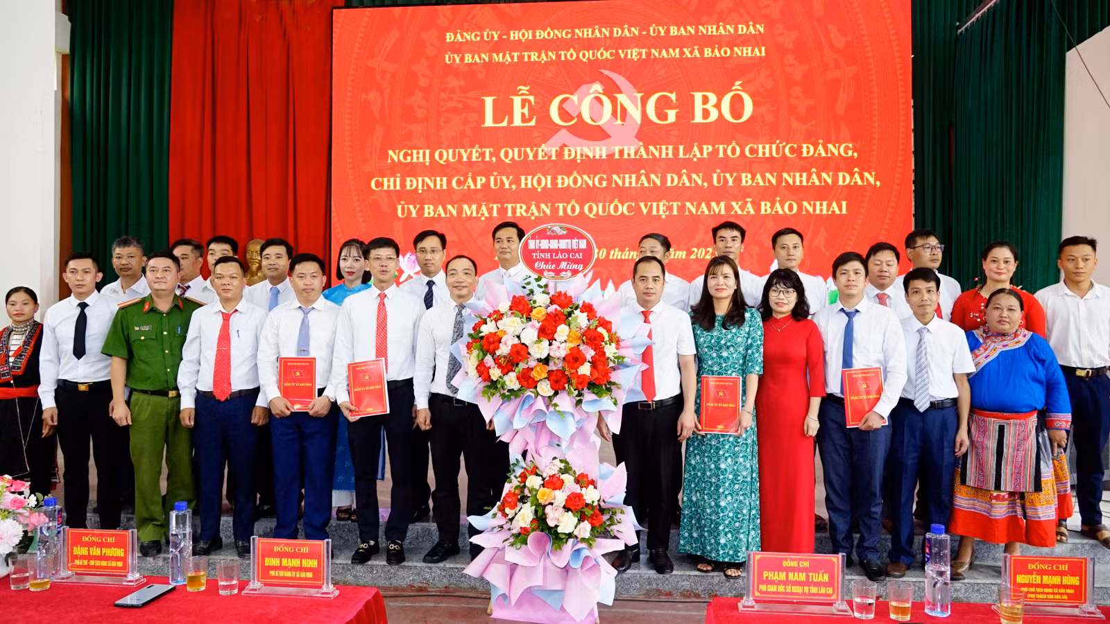Ban Chấp hành Đảng bộ xã Bảo Nhai ra mắt.