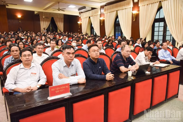 Các đại biểu tham dự hội nghị tập huấn.