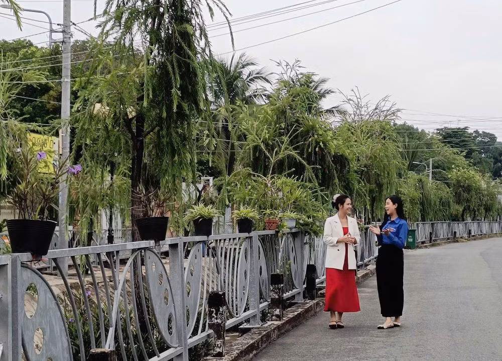 Ê kíp chương trình “Tôi yêu Bình Dương” ghi hình tại địa danh Bưng Cải (TP.Thủ Dầu Một).