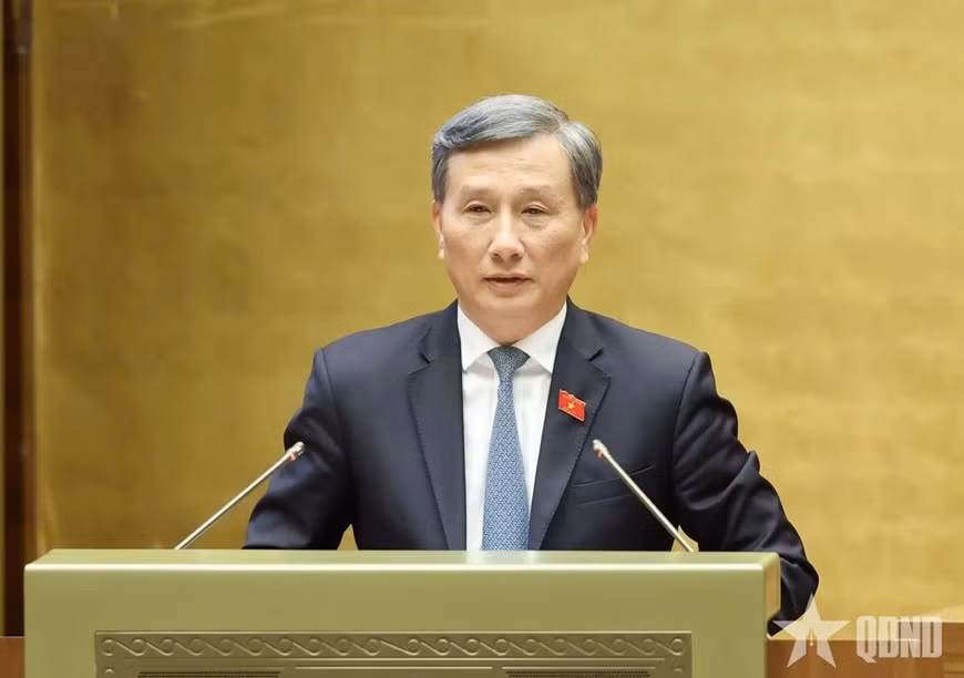 Chủ nhiệm Ủy ban Khoa học, Công nghệ và Môi trường của Quốc hội Lê Quang Huy trình bày báo cáo trước Quốc hội.