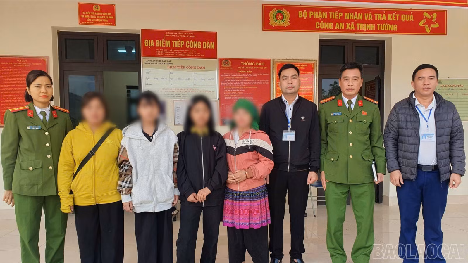 baolaocai-br_cong-an-xa-trinh-tuong-da-ban-giao-cac-em-cho-gia-dinh-quan-ly-9359.jpg