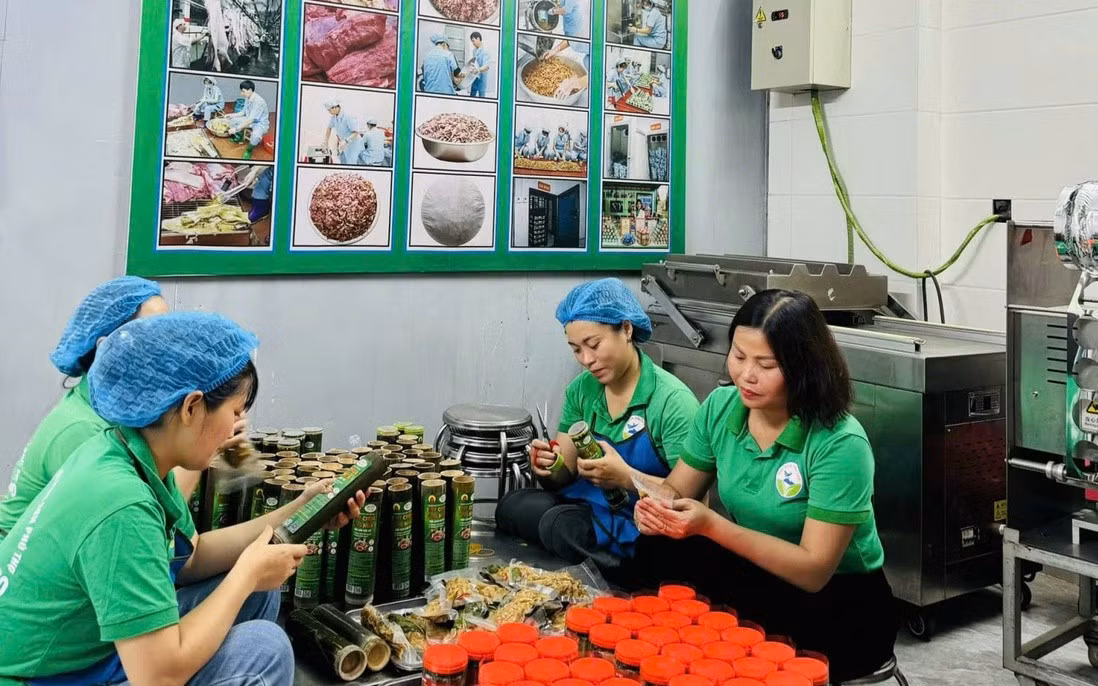 Quy trình sản xuất thịt chua của HTX thịt chua Thanh Sơn, Phú Thọ, được giữ theo phương pháp truyền thống của người dân tộc Mường.