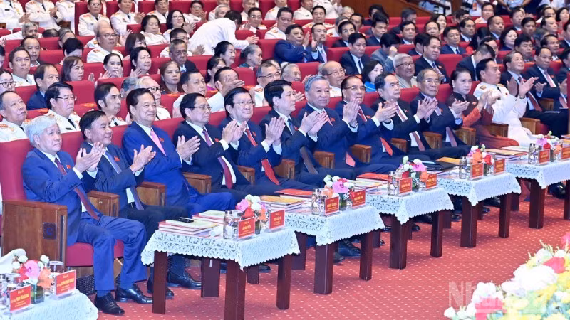 Tổng Bí thư Tô Lâm, Chủ tịch nước Lương Cường, Thủ tướng Chính phủ Phạm Minh Chính, Chủ tịch Quốc hội Trần Thanh Mẫn cùng các đồng chí lãnh đạo, nguyên lãnh đạo Đảng, Nhà nước dự buổi lễ.