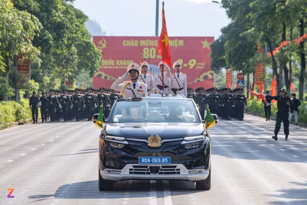 Hơn 3.000 cán bộ, chiến sĩ lực lượng CAND tham gia hợp luyện, chuẩn bị cho Lễ kỷ niệm 80 năm Cách mạng Tháng Tám và Quốc khánh 2/9 tại khuôn viên Đại học Quốc gia Hà Nội (Hòa Lạc), chiều 2/8/2025.