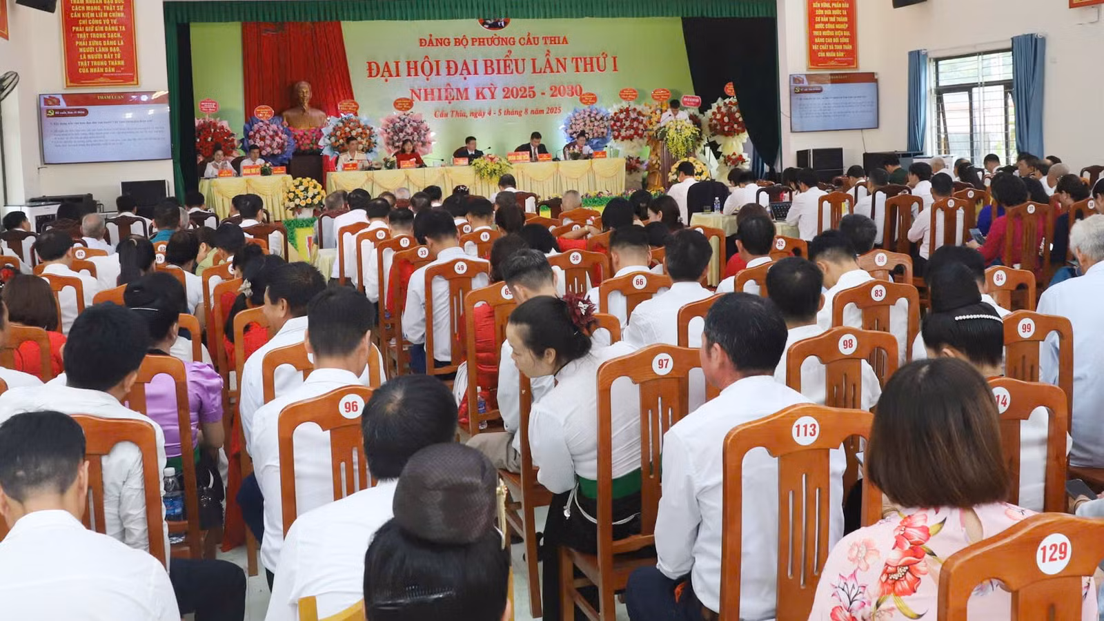 toan-canh-dai-hoi.jpg