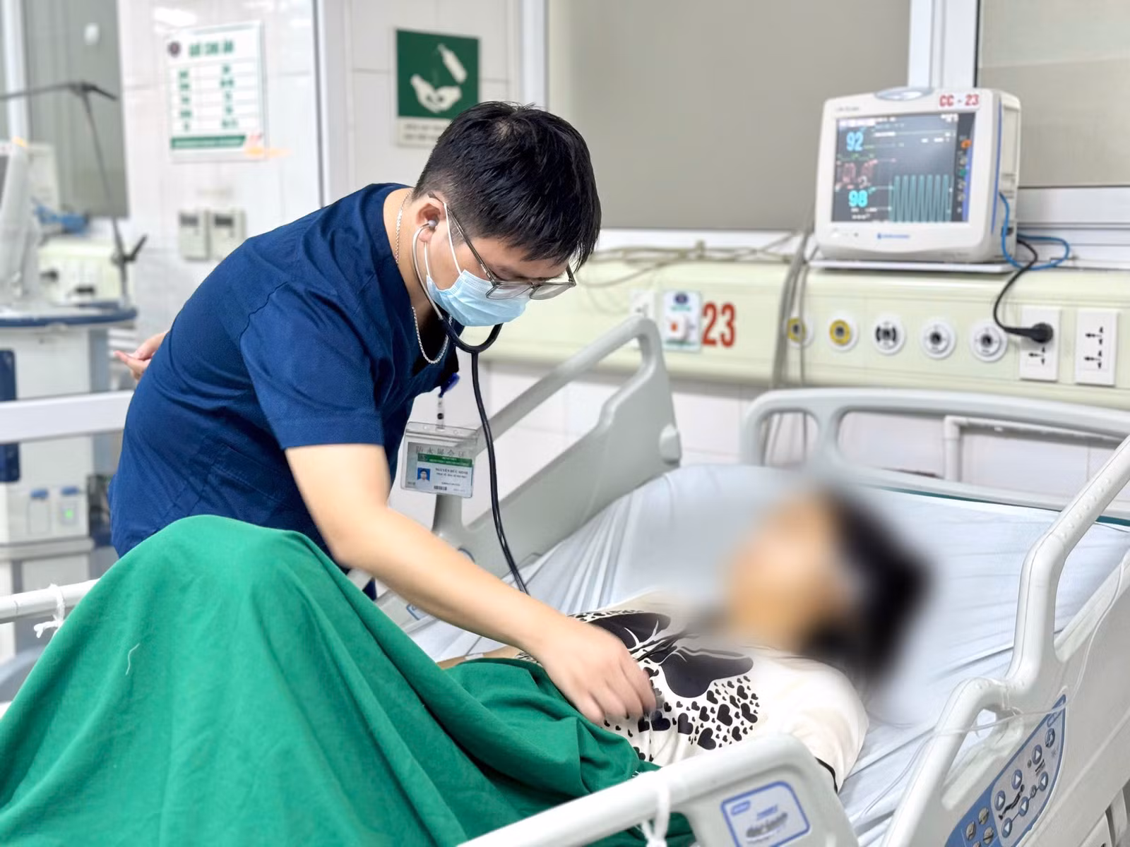 Một bệnh nhân mắc sốt rét ác tính sau khi từ châu Phi về nước, hiện đang điều trị tích cực tại bệnh viện.