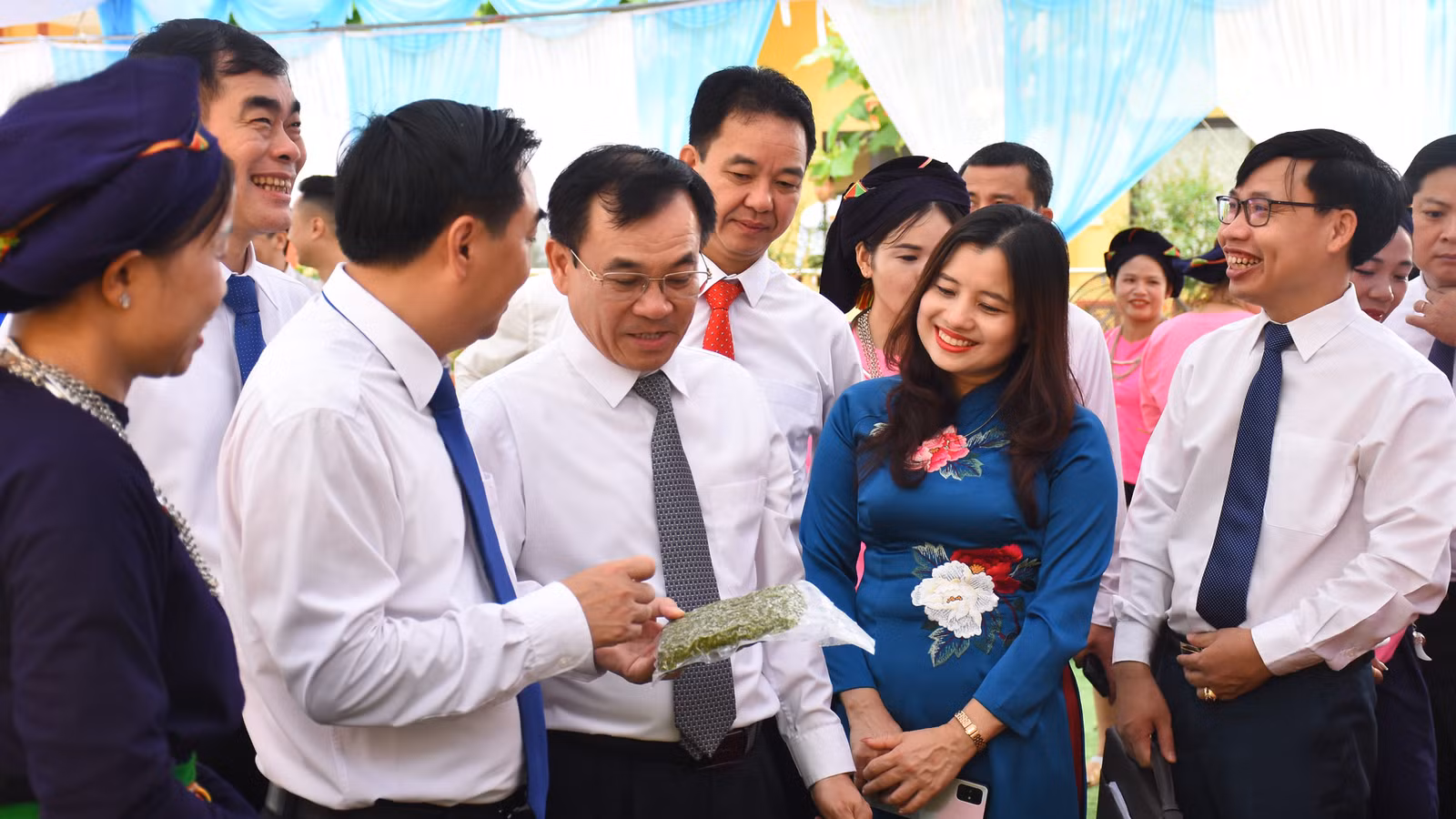 tham-quan-gian-hang-san-pham-occop.jpg
