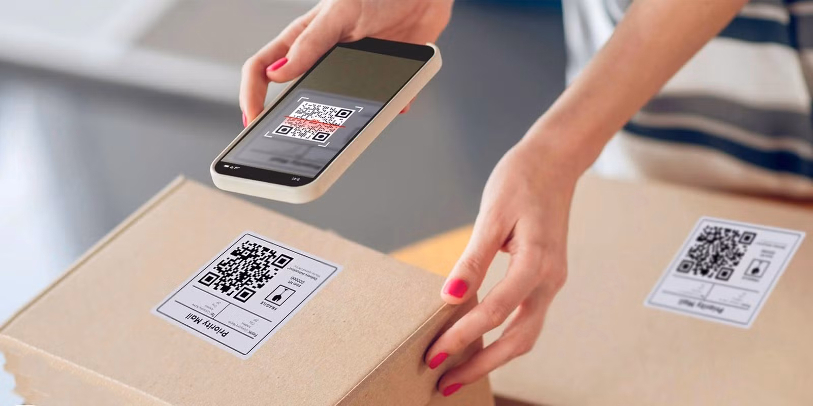Mặc dù chiêu lừa quét mã QR từ gói hàng lạ khởi phát tại Mỹ, giới chuyên gia an ninh cảnh báo nó hoàn toàn có khả năng lan rộng tới Việt Nam. (Ảnh minh họa)